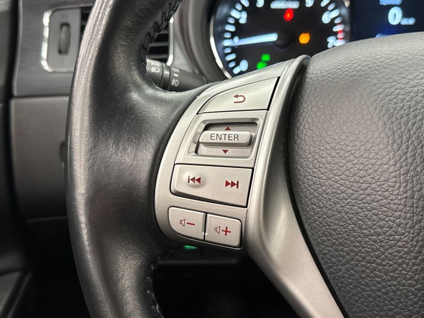 NISSAN Pulsar 2015