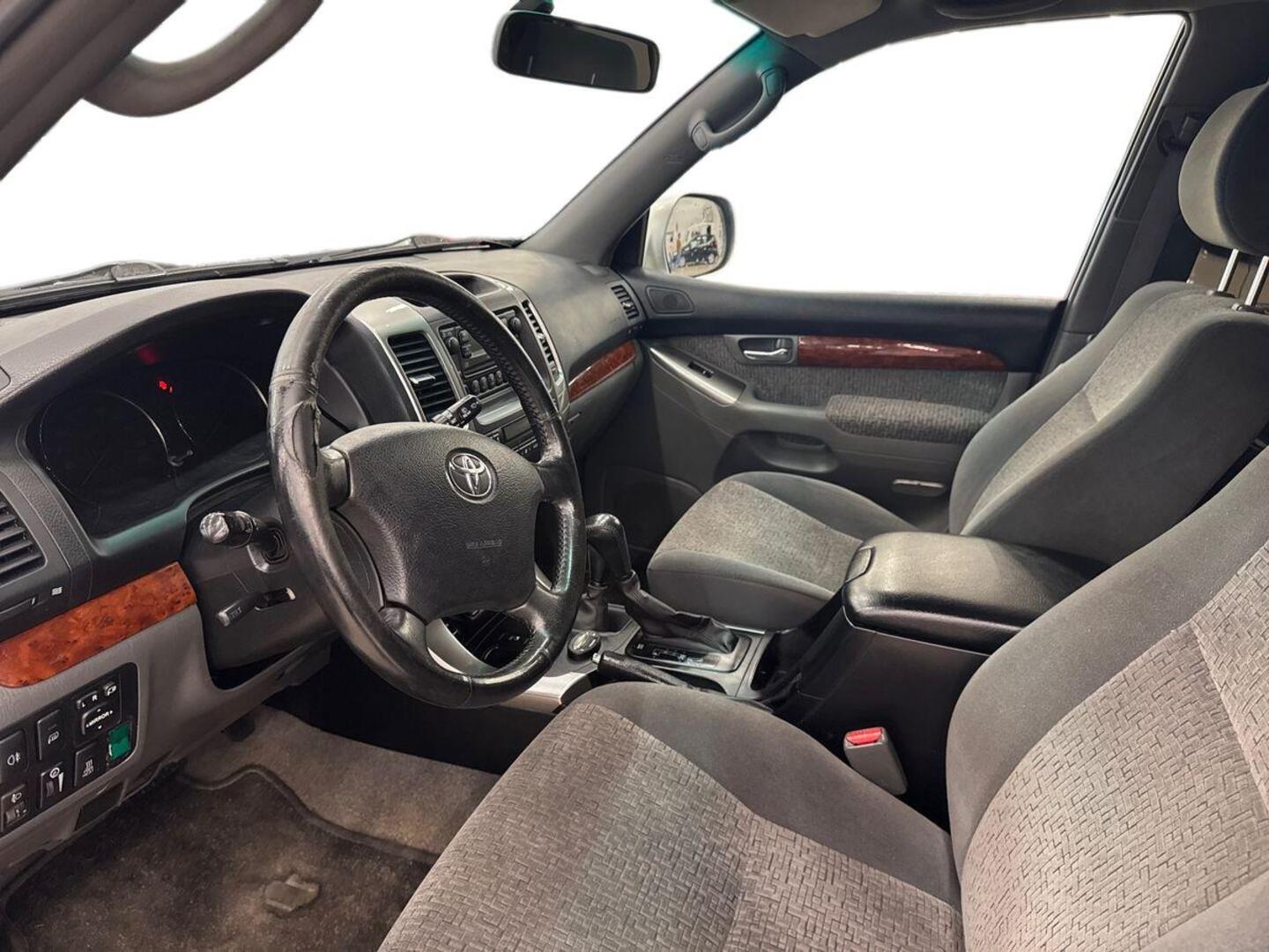 TOYOTA Land Cruiser 2003