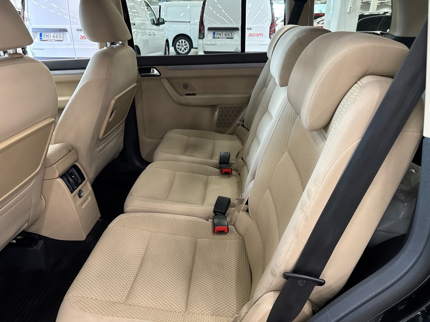 VOLKSWAGEN Touran 2012