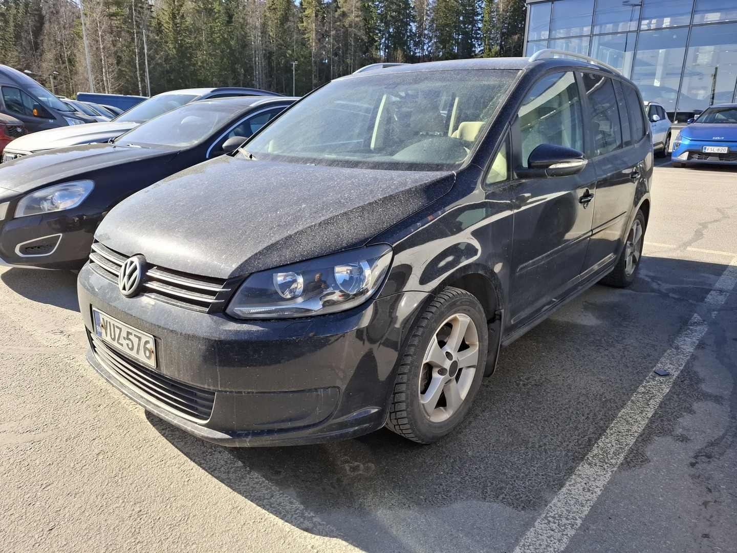 VOLKSWAGEN Touran 2012