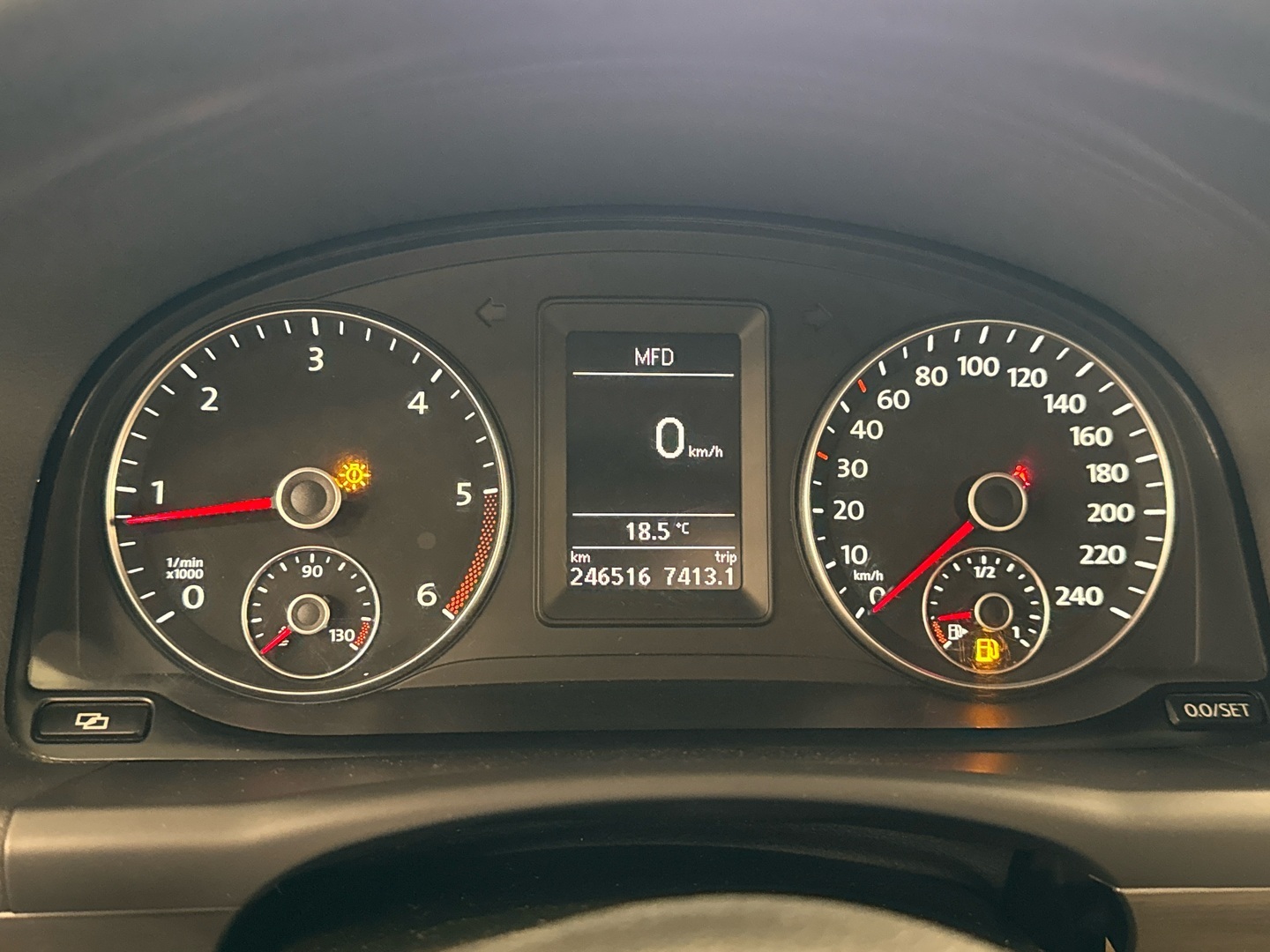 VOLKSWAGEN Touran 2012