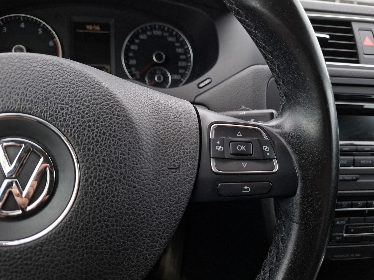 VOLKSWAGEN Jetta 2012