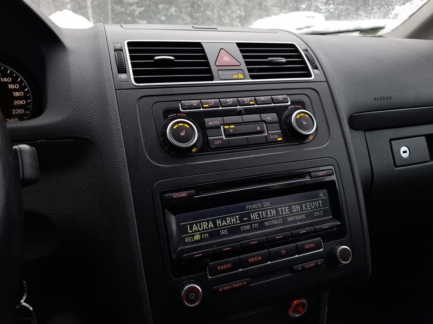 VOLKSWAGEN Touran 2012