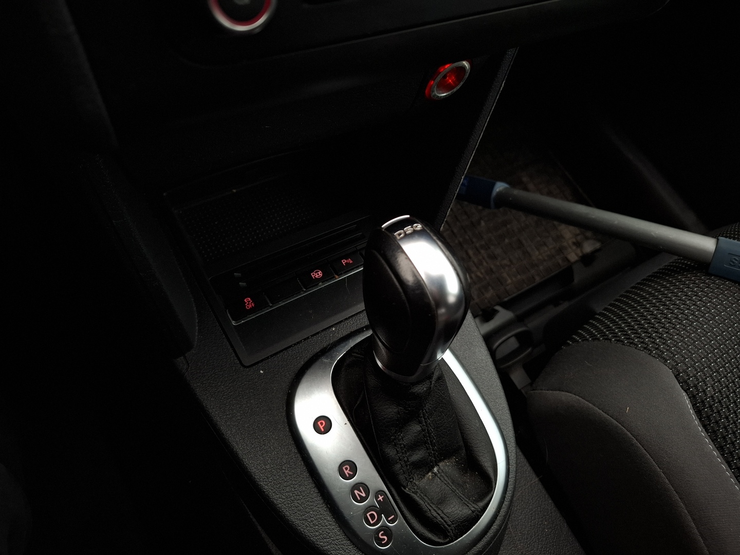 VOLKSWAGEN Touran 2012