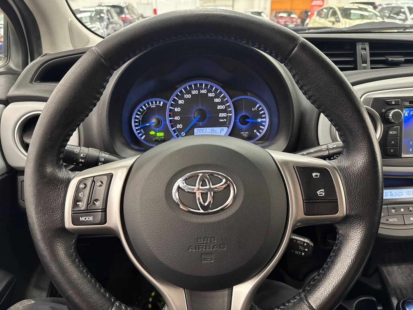 TOYOTA Yaris 2014