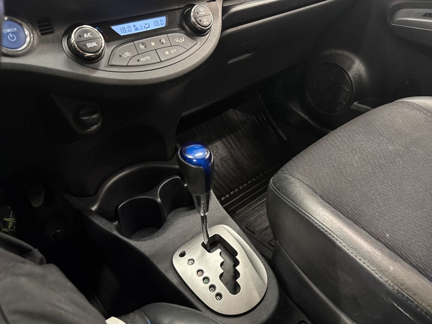 TOYOTA Yaris 2014