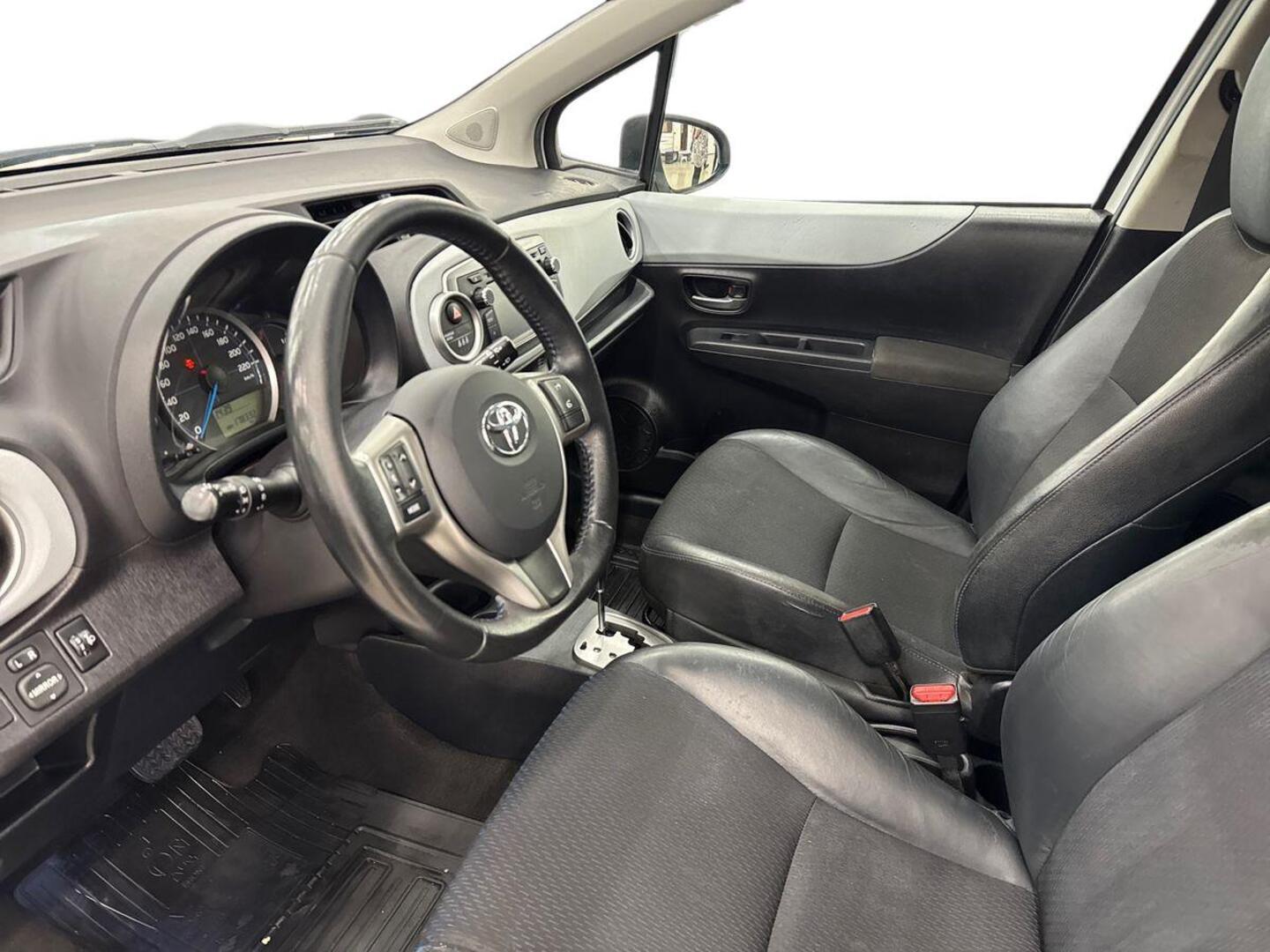TOYOTA Yaris 2014