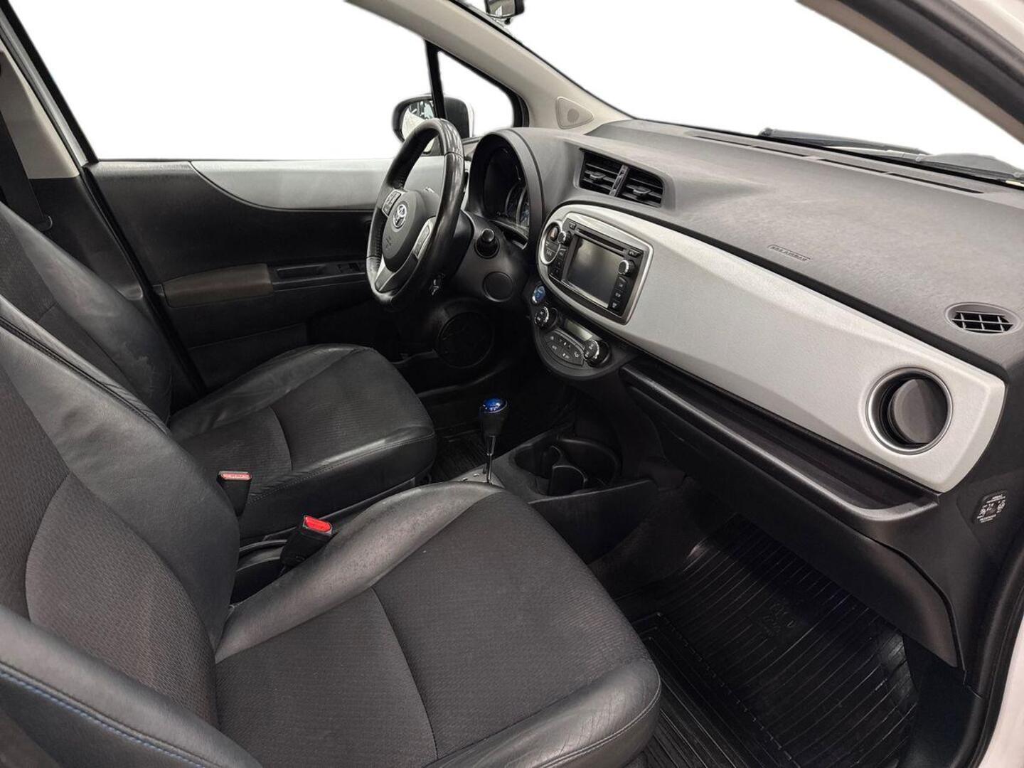 TOYOTA Yaris 2014