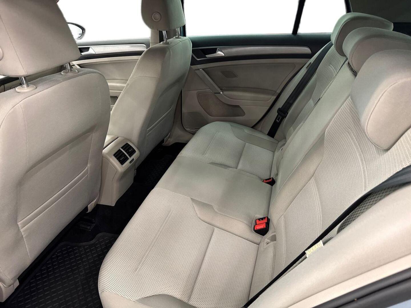 VOLKSWAGEN Golf 2014