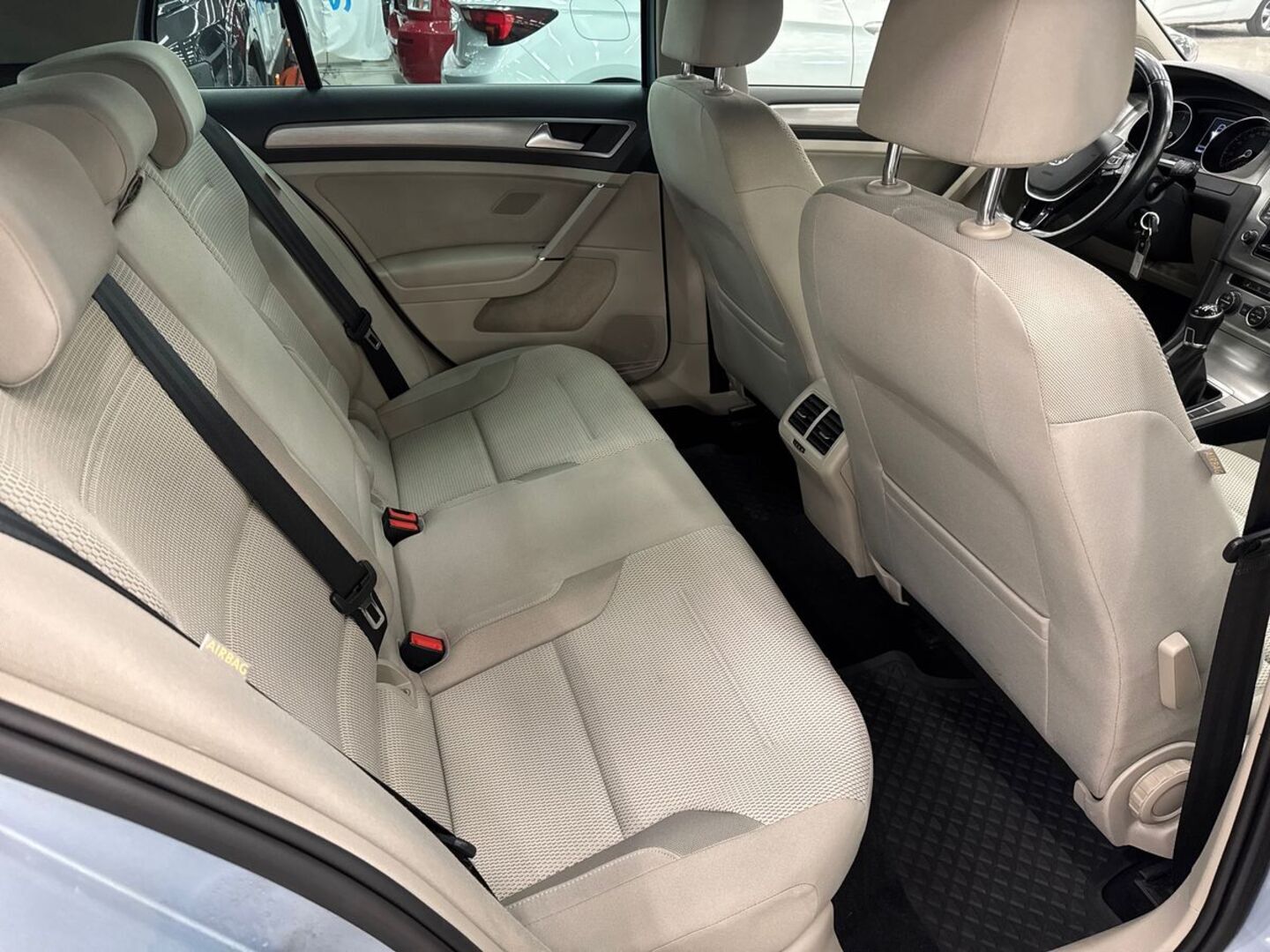 VOLKSWAGEN Golf 2014