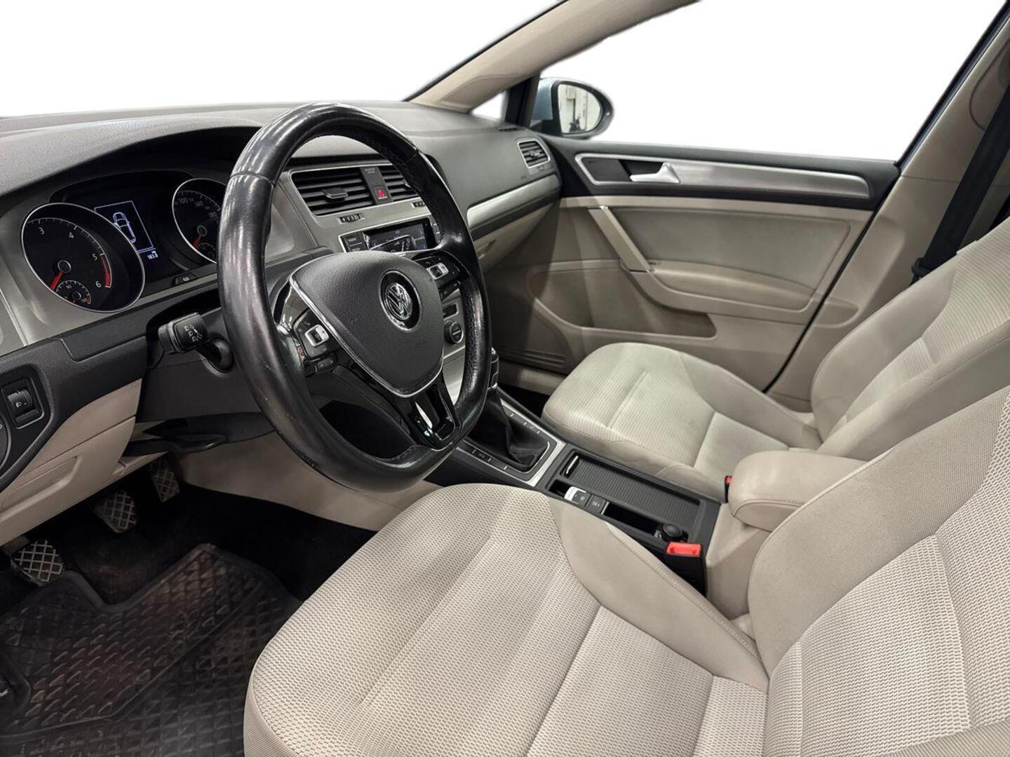 VOLKSWAGEN Golf 2014