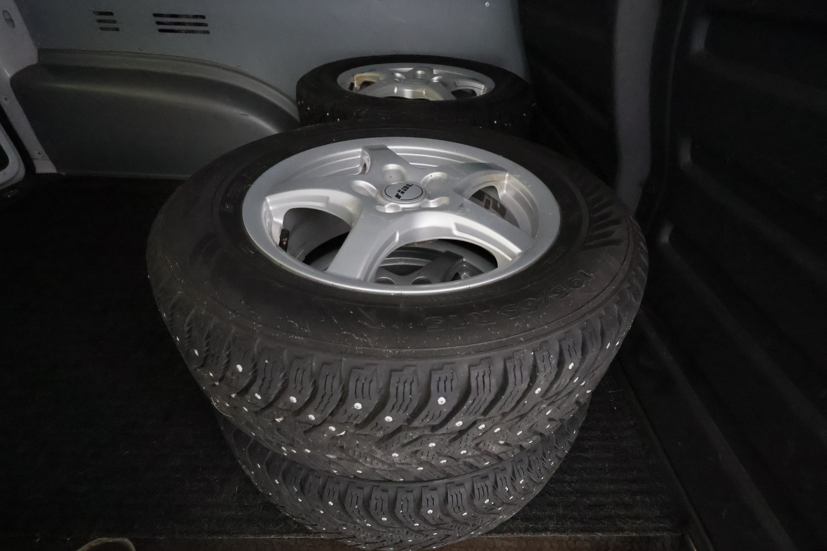 VOLKSWAGEN Caddy 2011