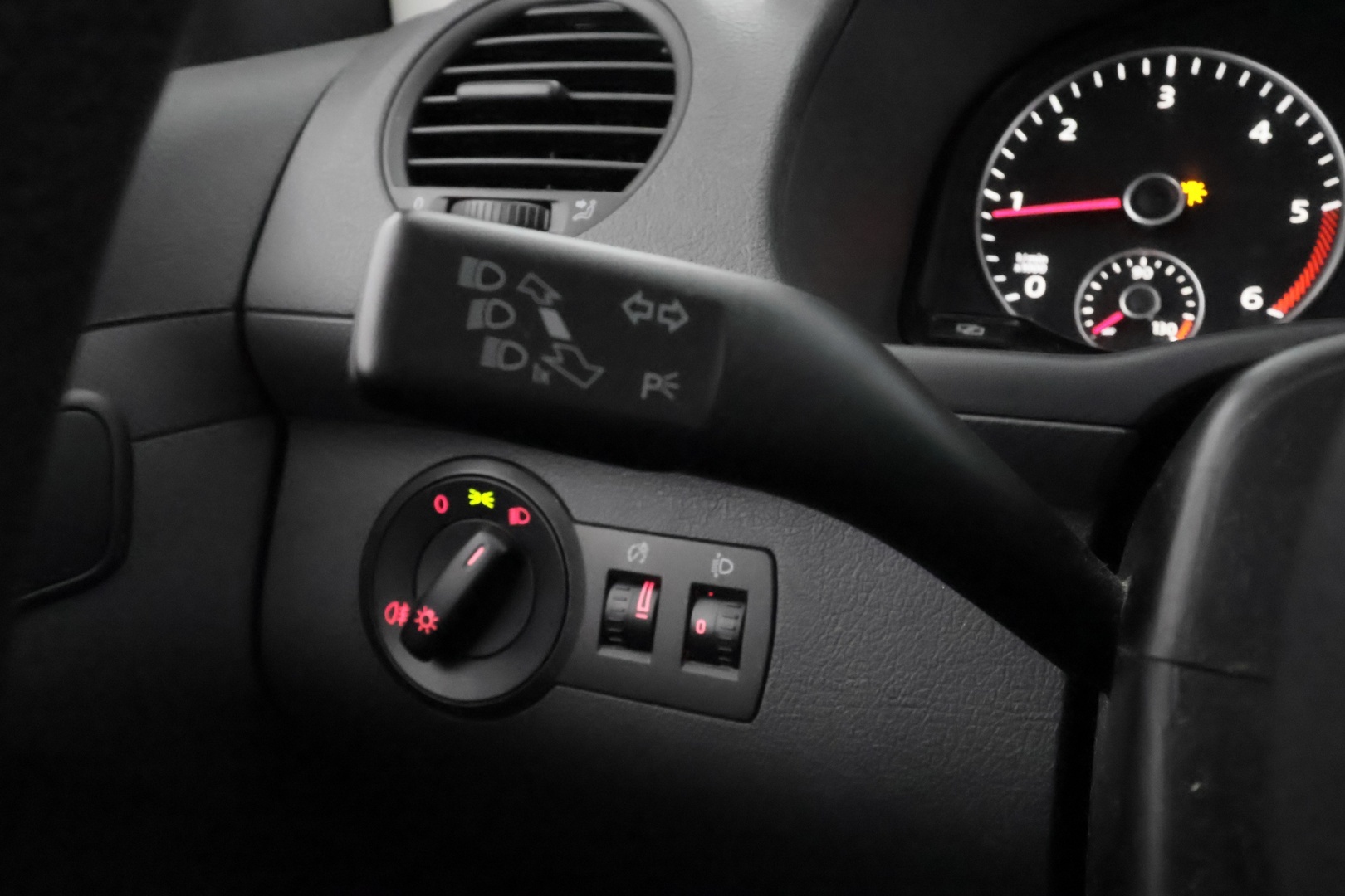 VOLKSWAGEN Caddy 2011