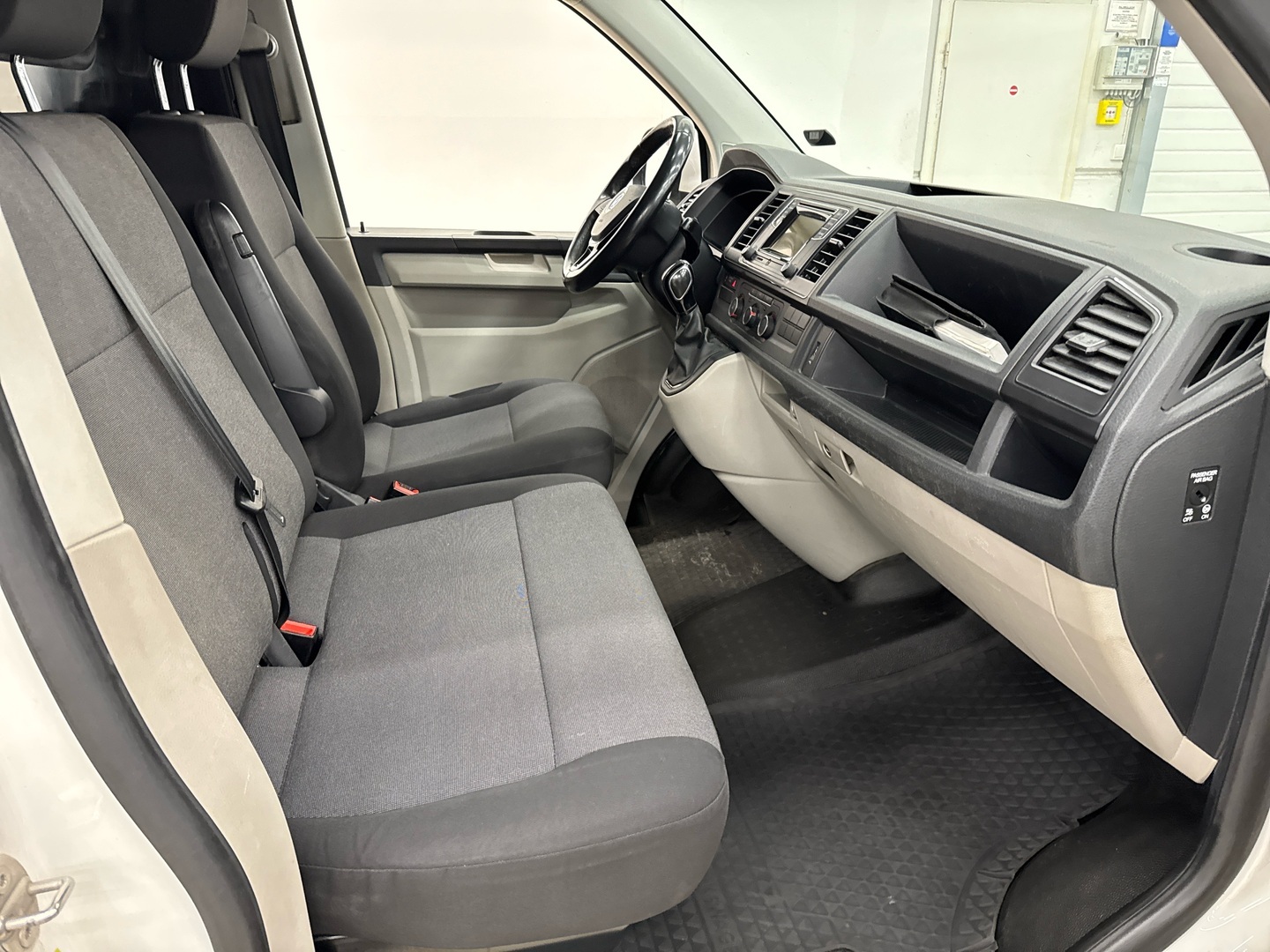 VOLKSWAGEN Transporter 2017