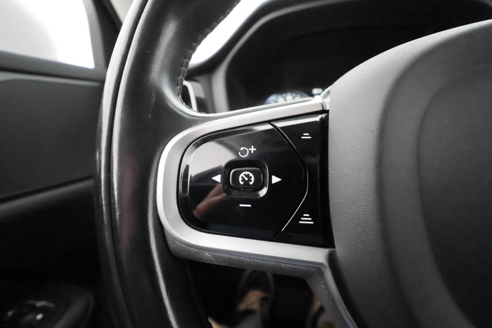 VOLVO V60 2020