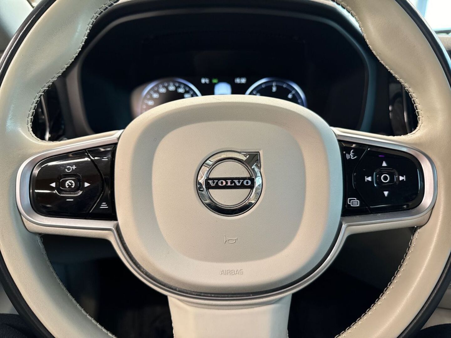 VOLVO V60 2020