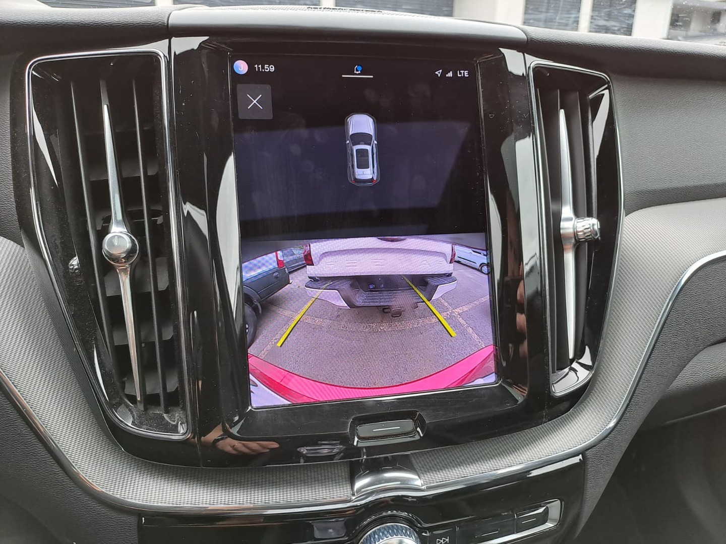 VOLVO XC60 2023