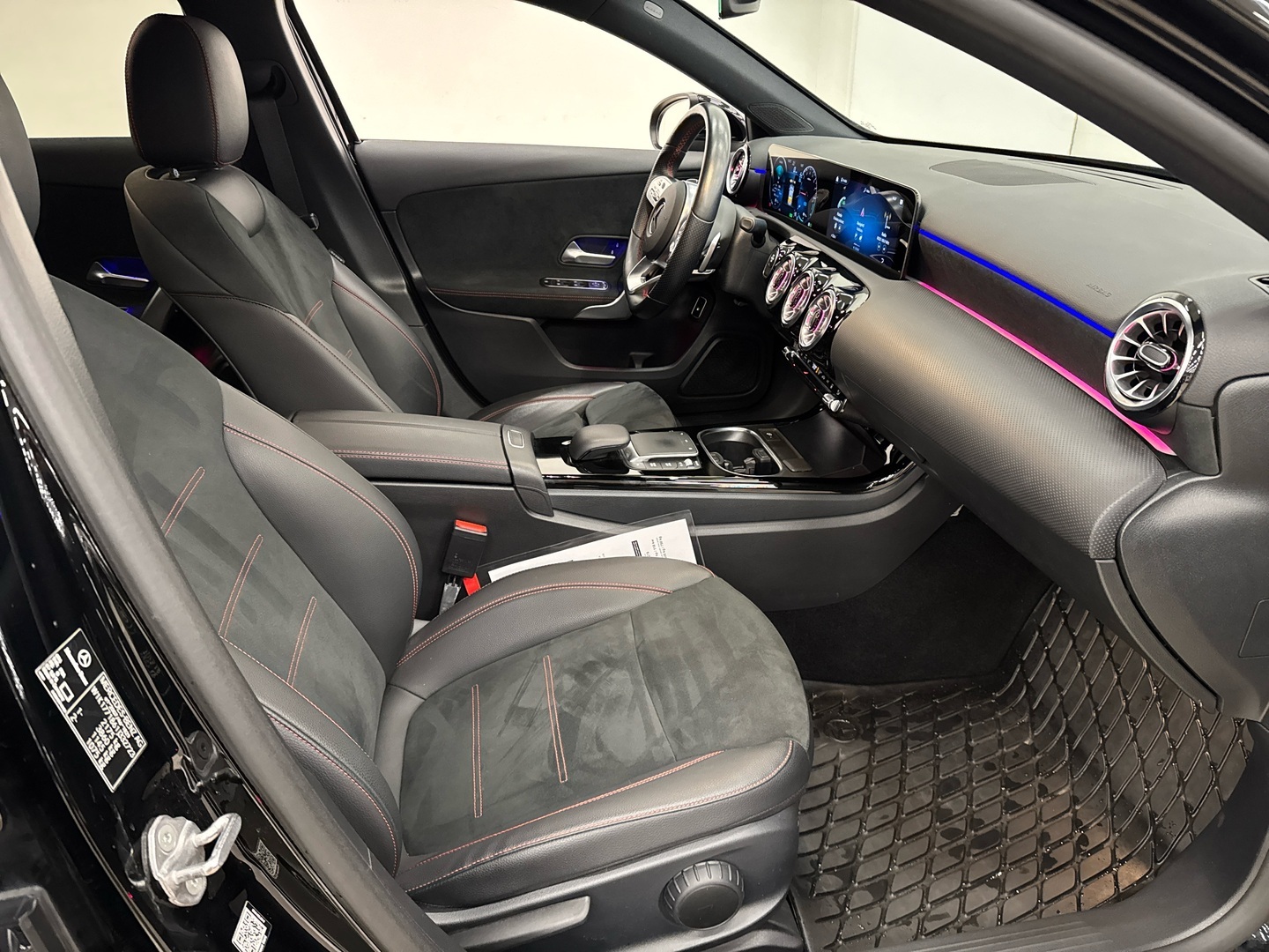 MERCEDES-BENZ A 2022