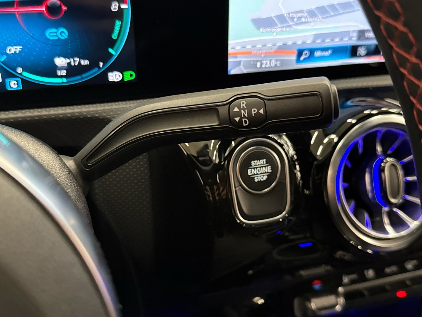 MERCEDES-BENZ A 2022