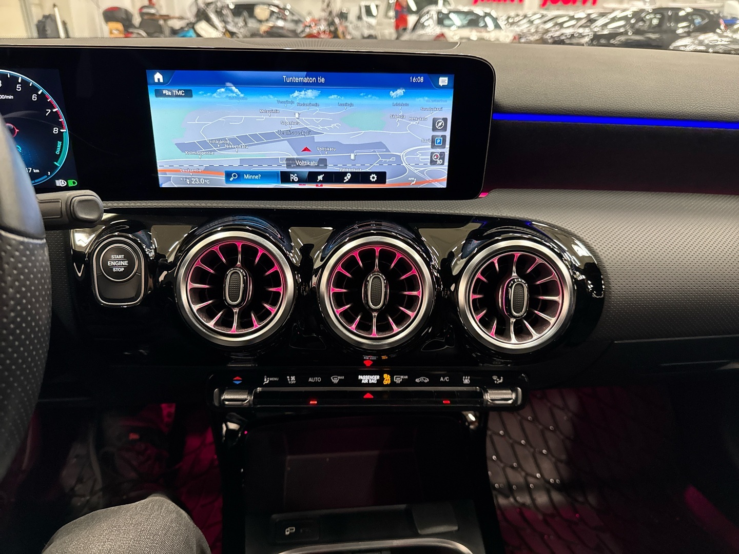 MERCEDES-BENZ A 2022