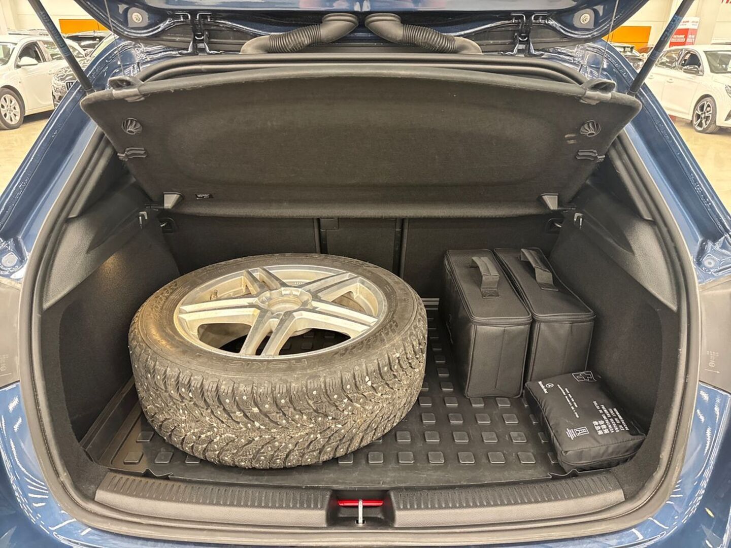 MERCEDES-BENZ A 2021