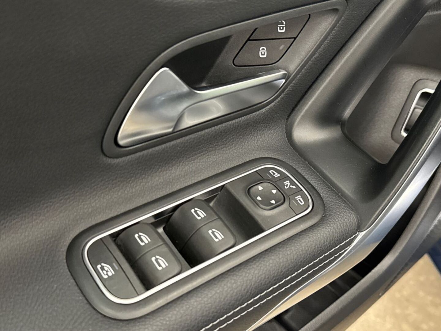 MERCEDES-BENZ A 2021