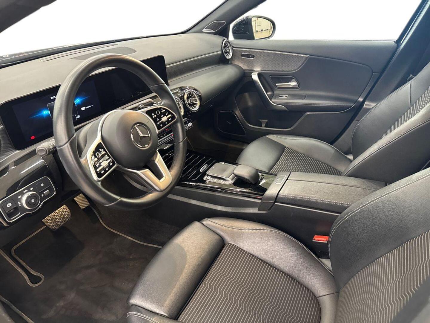MERCEDES-BENZ A 2021