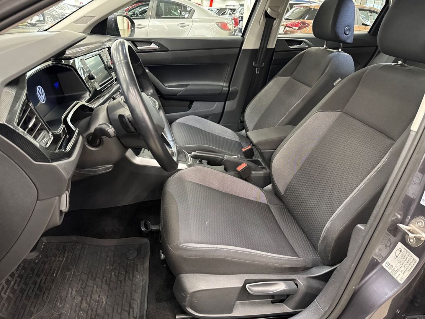 VOLKSWAGEN Taigo 15