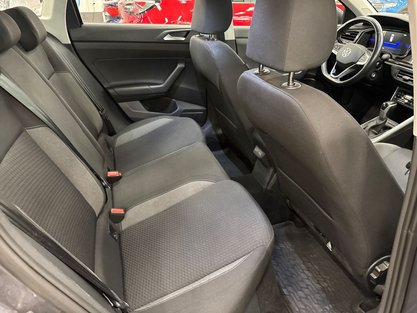 VOLKSWAGEN Taigo 17