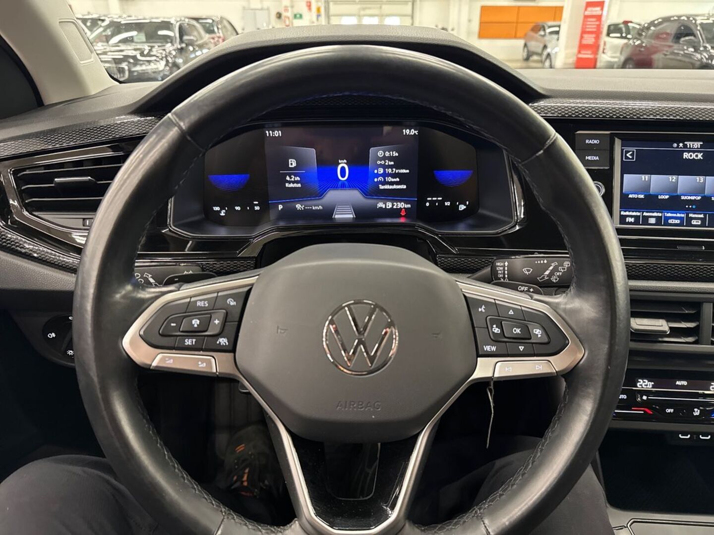 VOLKSWAGEN Taigo 19