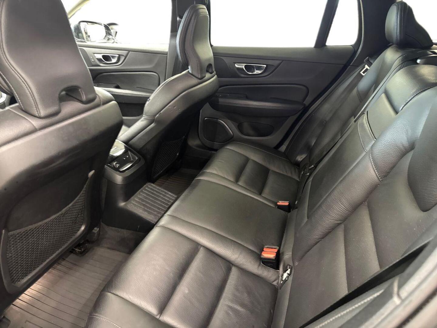 VOLVO V60 10