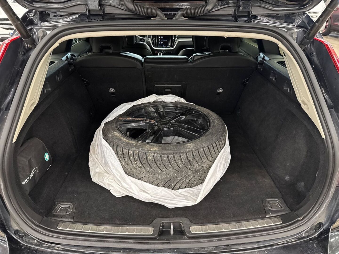 VOLVO V60 11