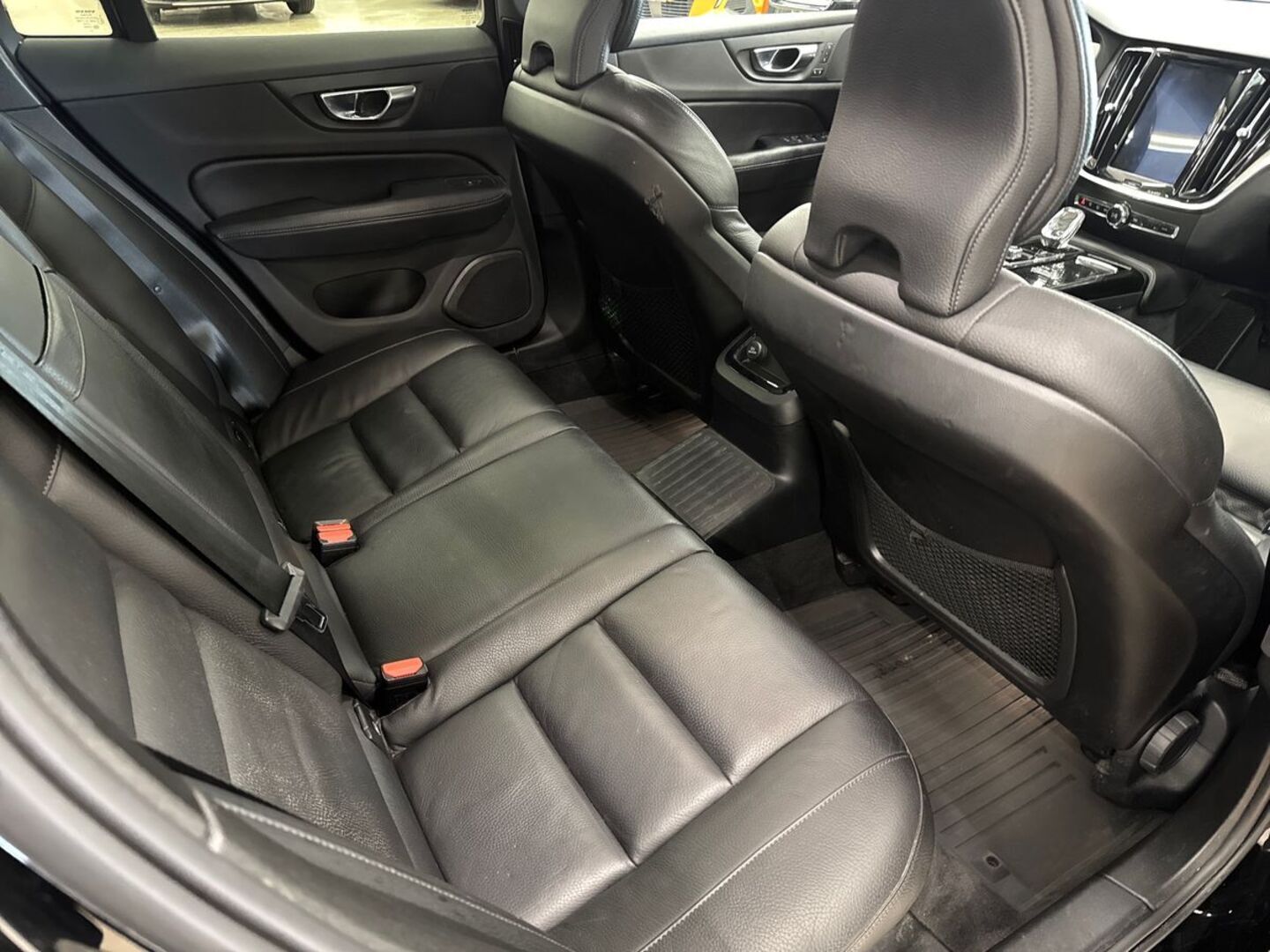 VOLVO V60 17