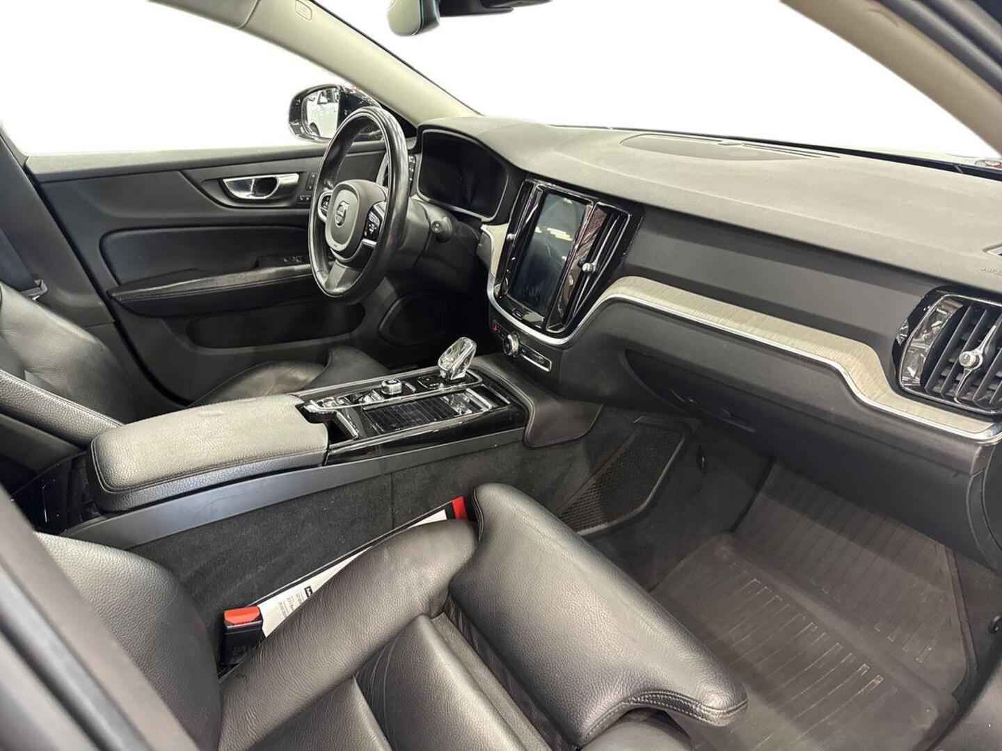 VOLVO V60 9