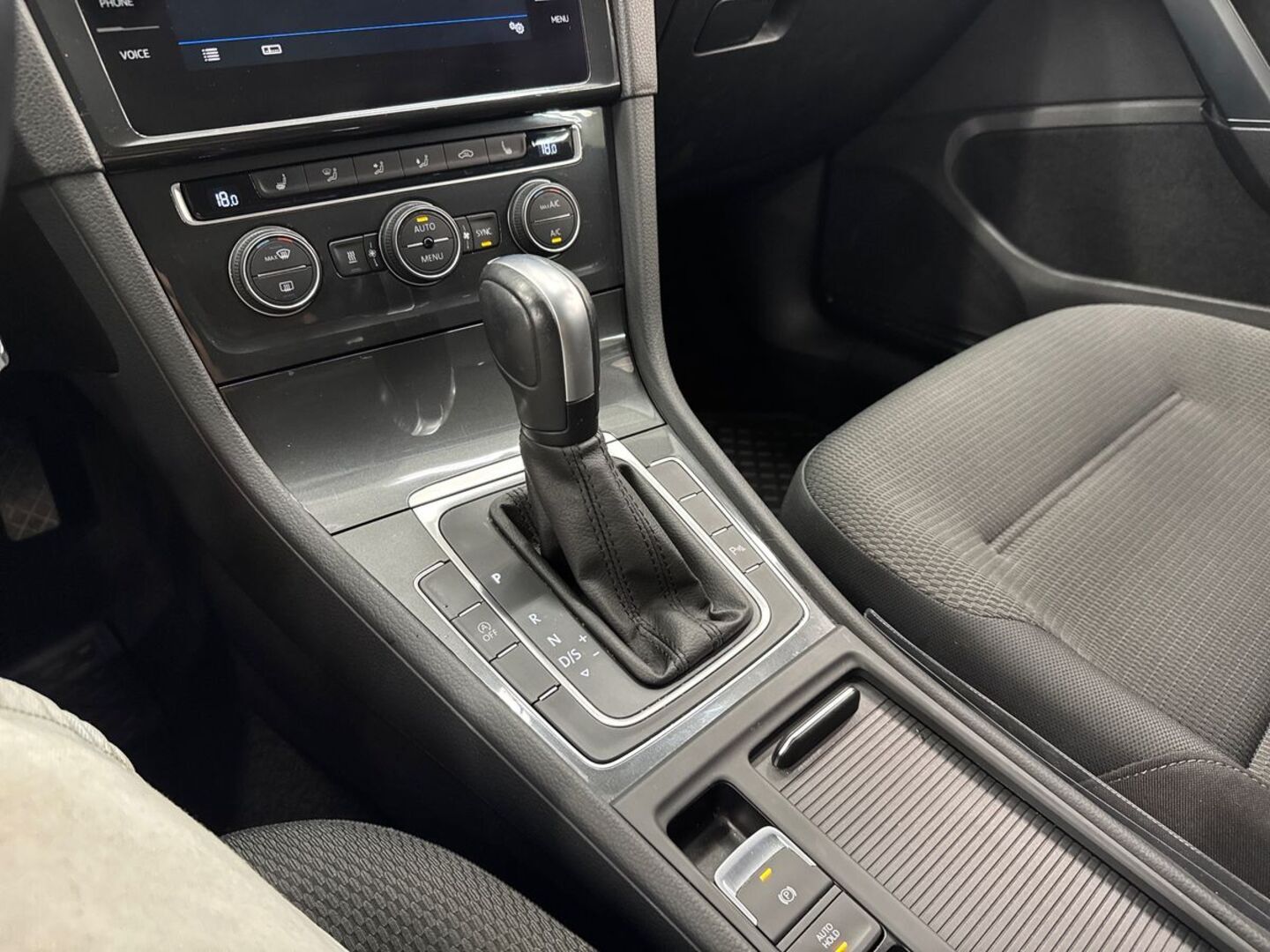 VOLKSWAGEN Golf 2020