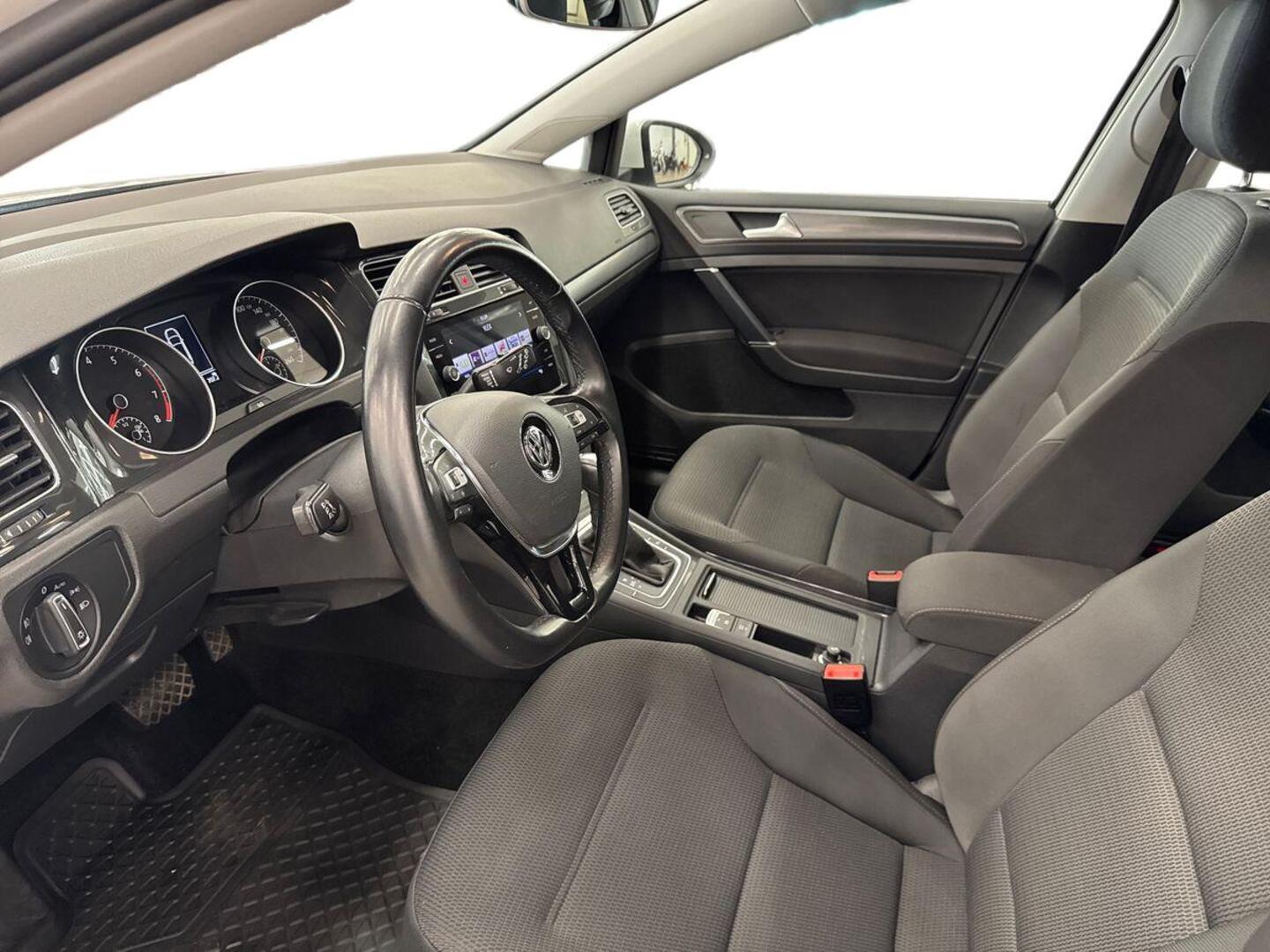 VOLKSWAGEN Golf 2020