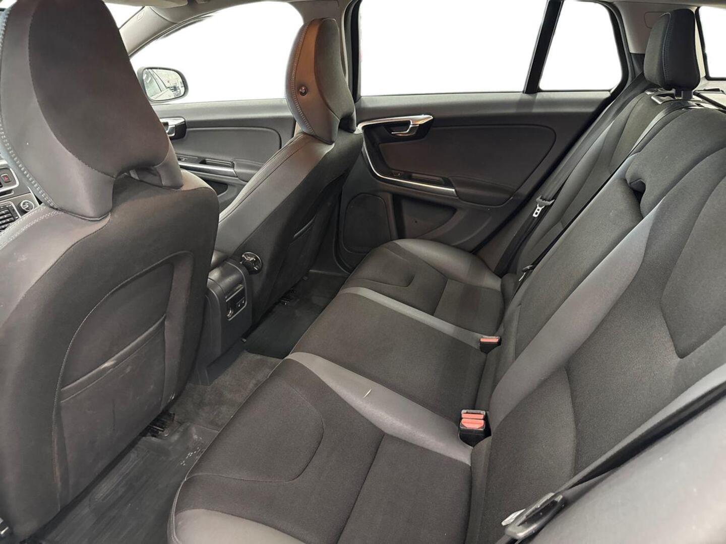 VOLVO V60 2011