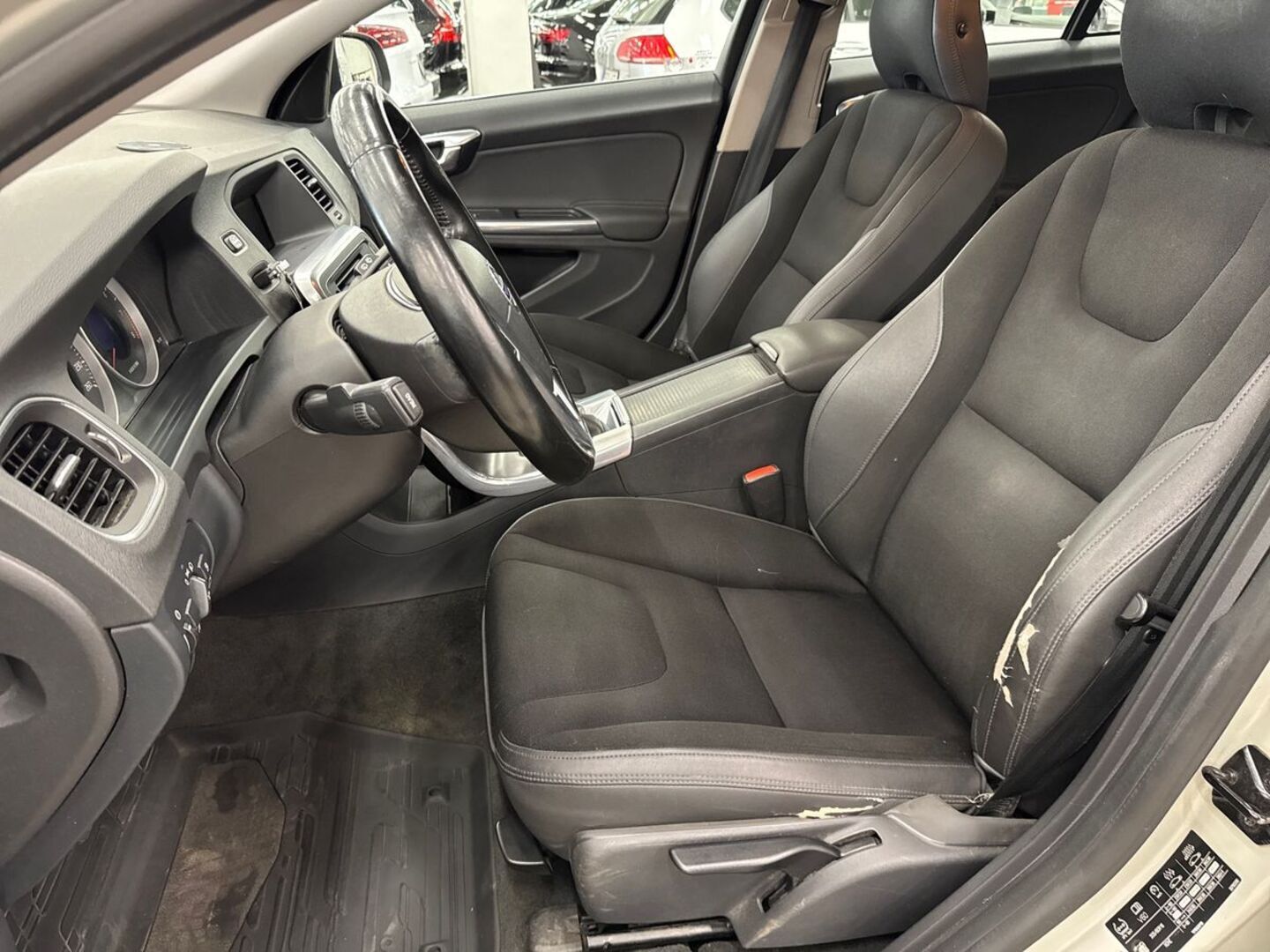 VOLVO V60 2011