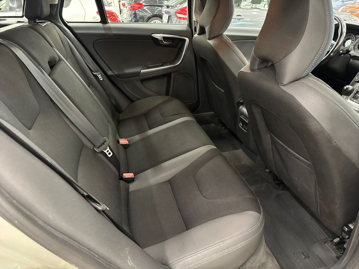 VOLVO V60 2011