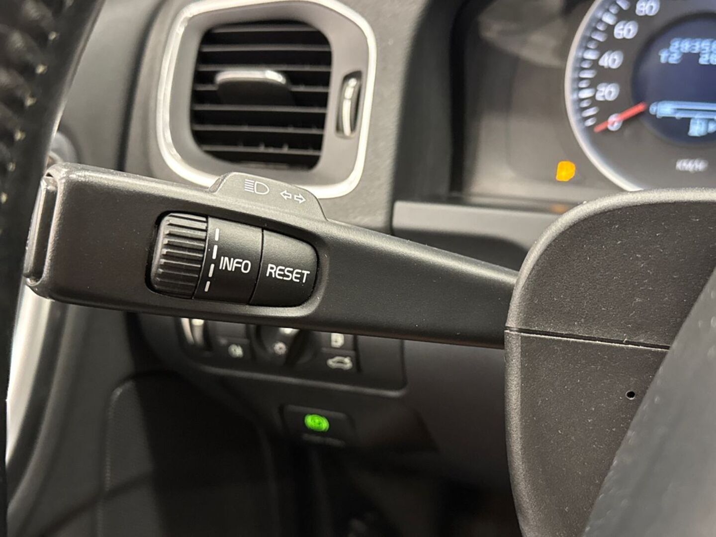 VOLVO V60 2011