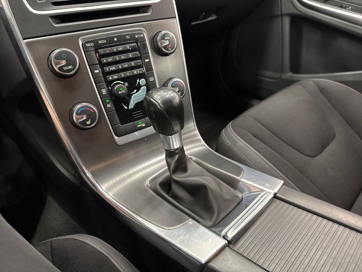 VOLVO V60 2011