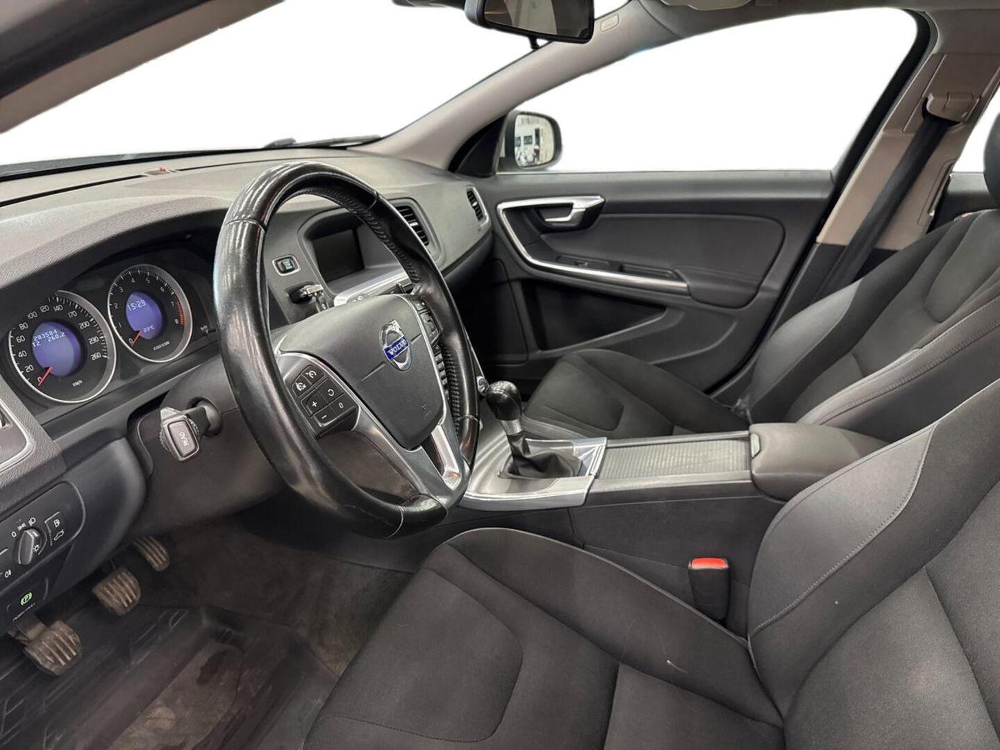VOLVO V60 2011