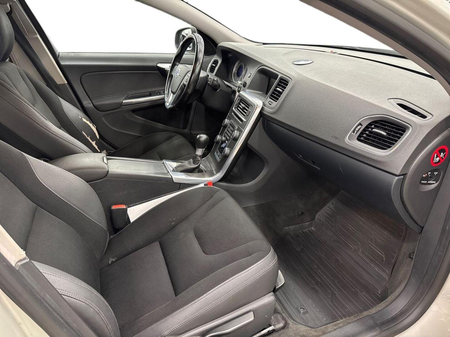 VOLVO V60 2011