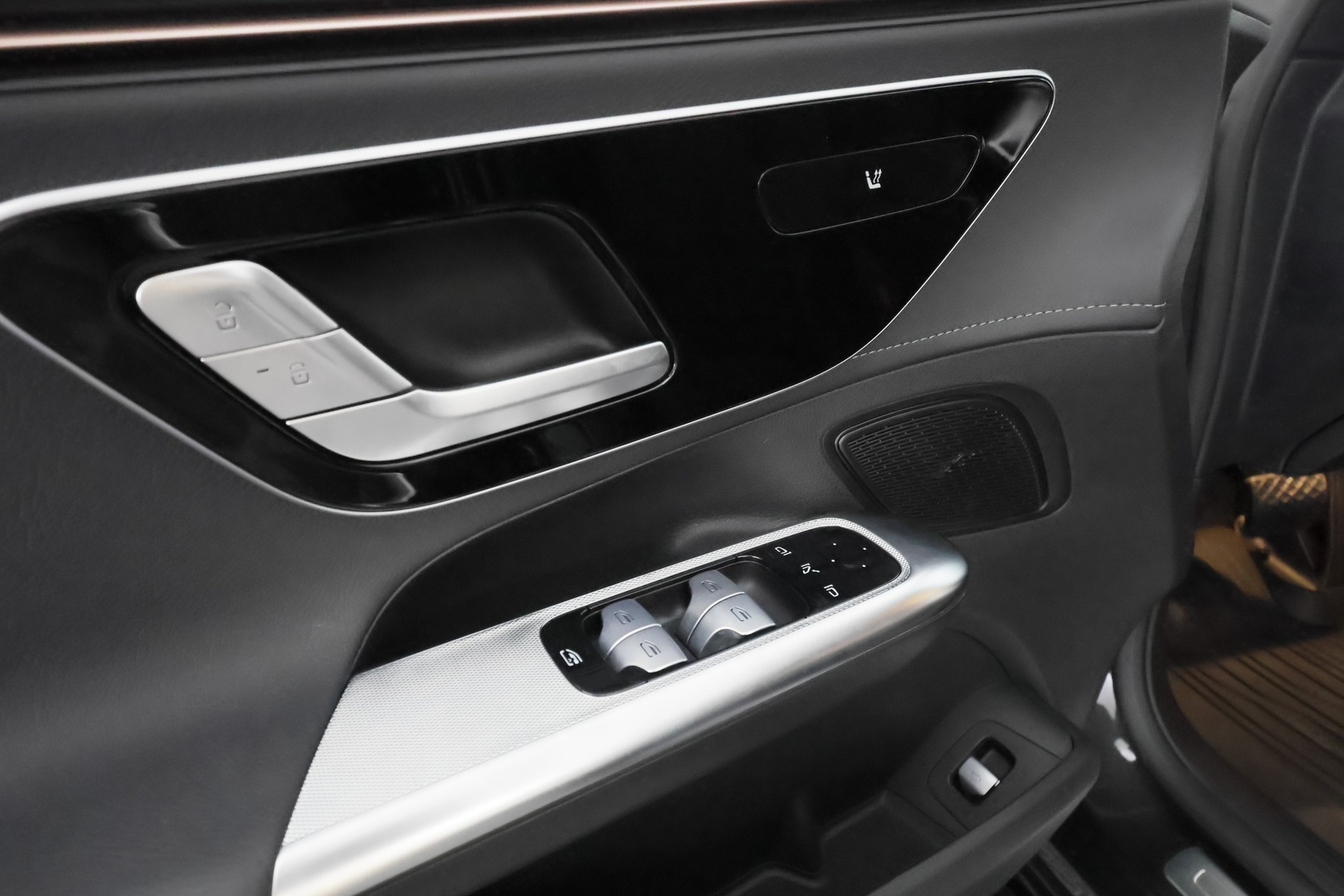 MERCEDES-BENZ EQE 2023