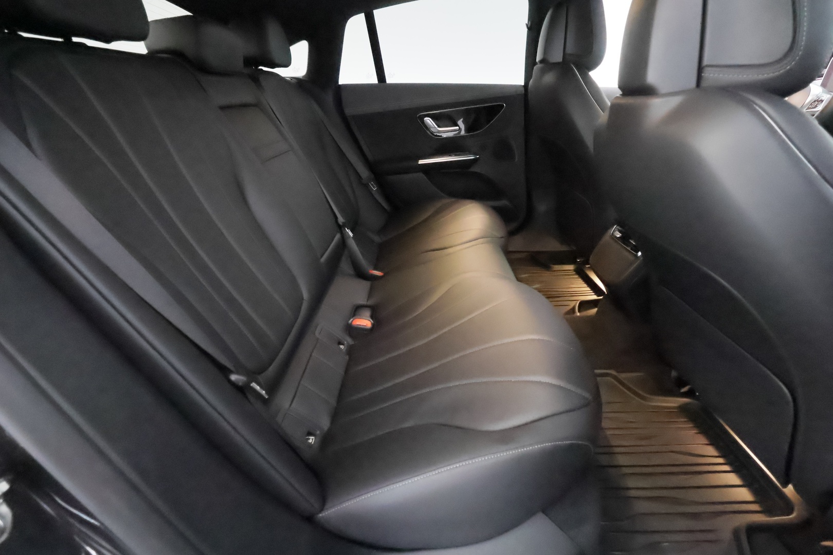 MERCEDES-BENZ EQE 2023