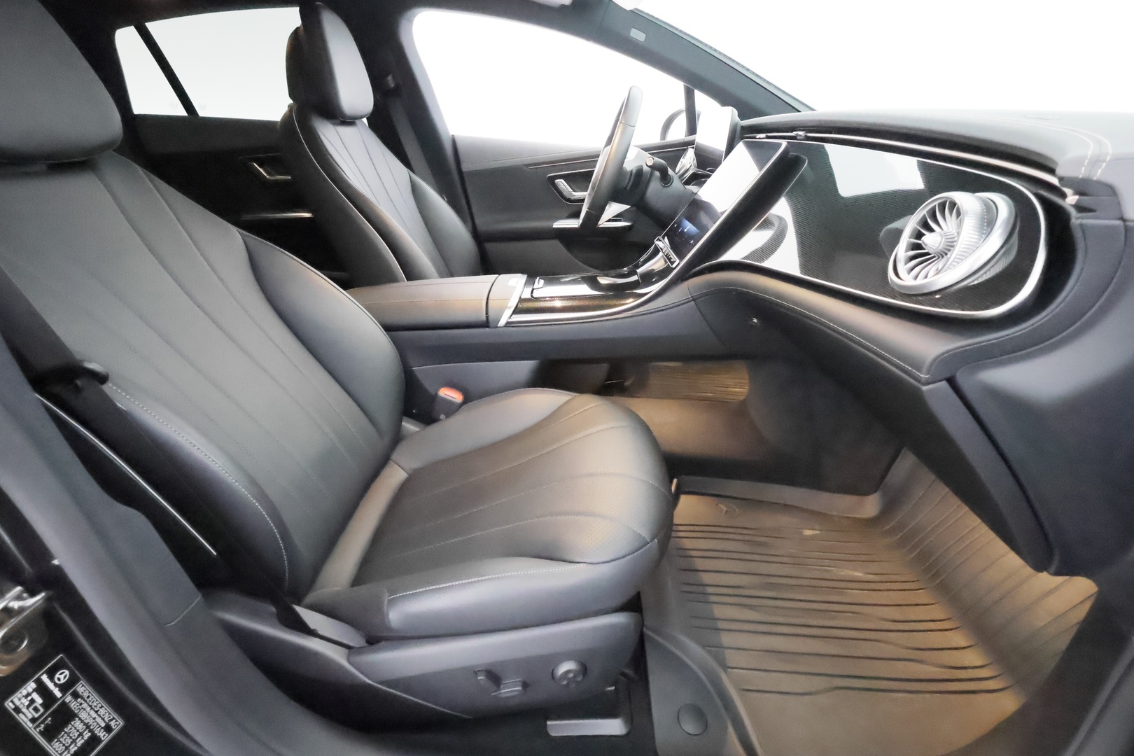 MERCEDES-BENZ EQE 2023