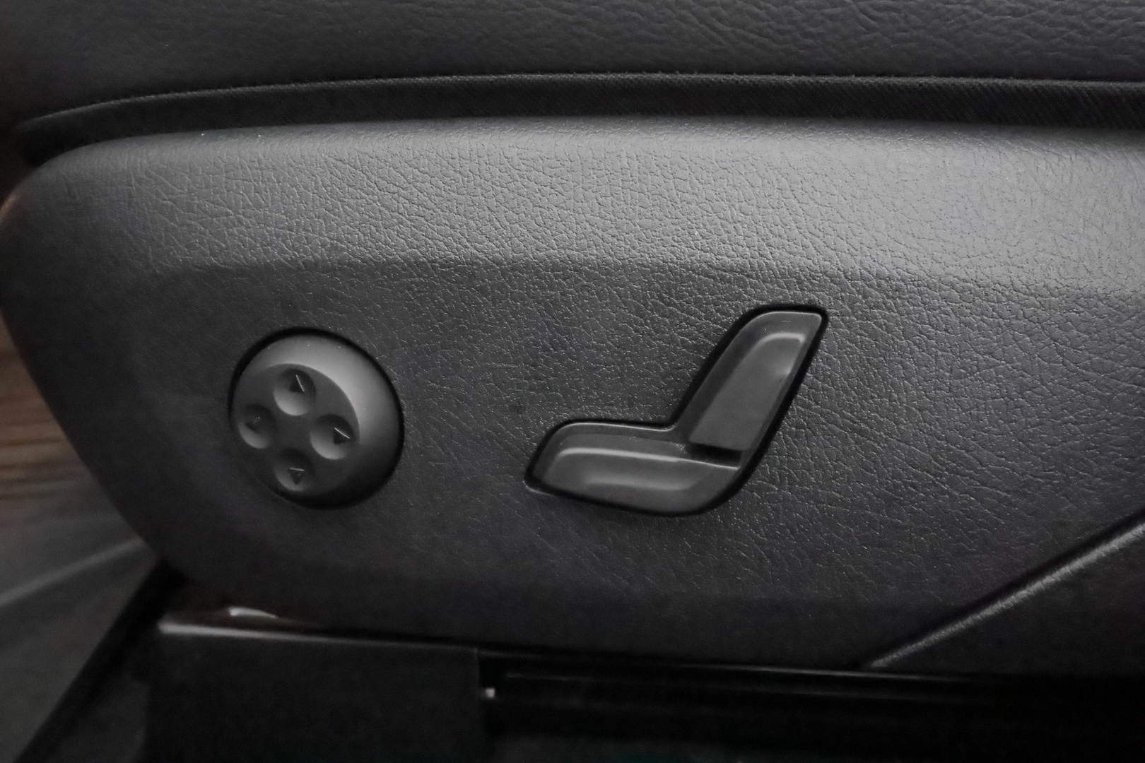 MERCEDES-BENZ EQE 2023