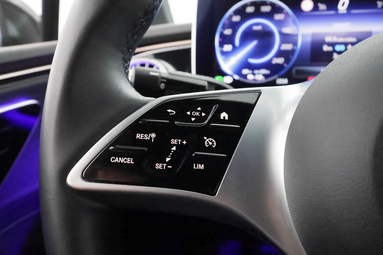 MERCEDES-BENZ EQE 2023