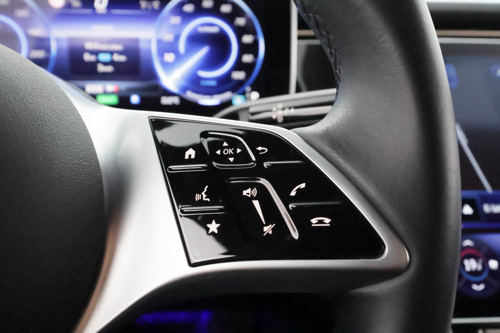 MERCEDES-BENZ EQE 2023