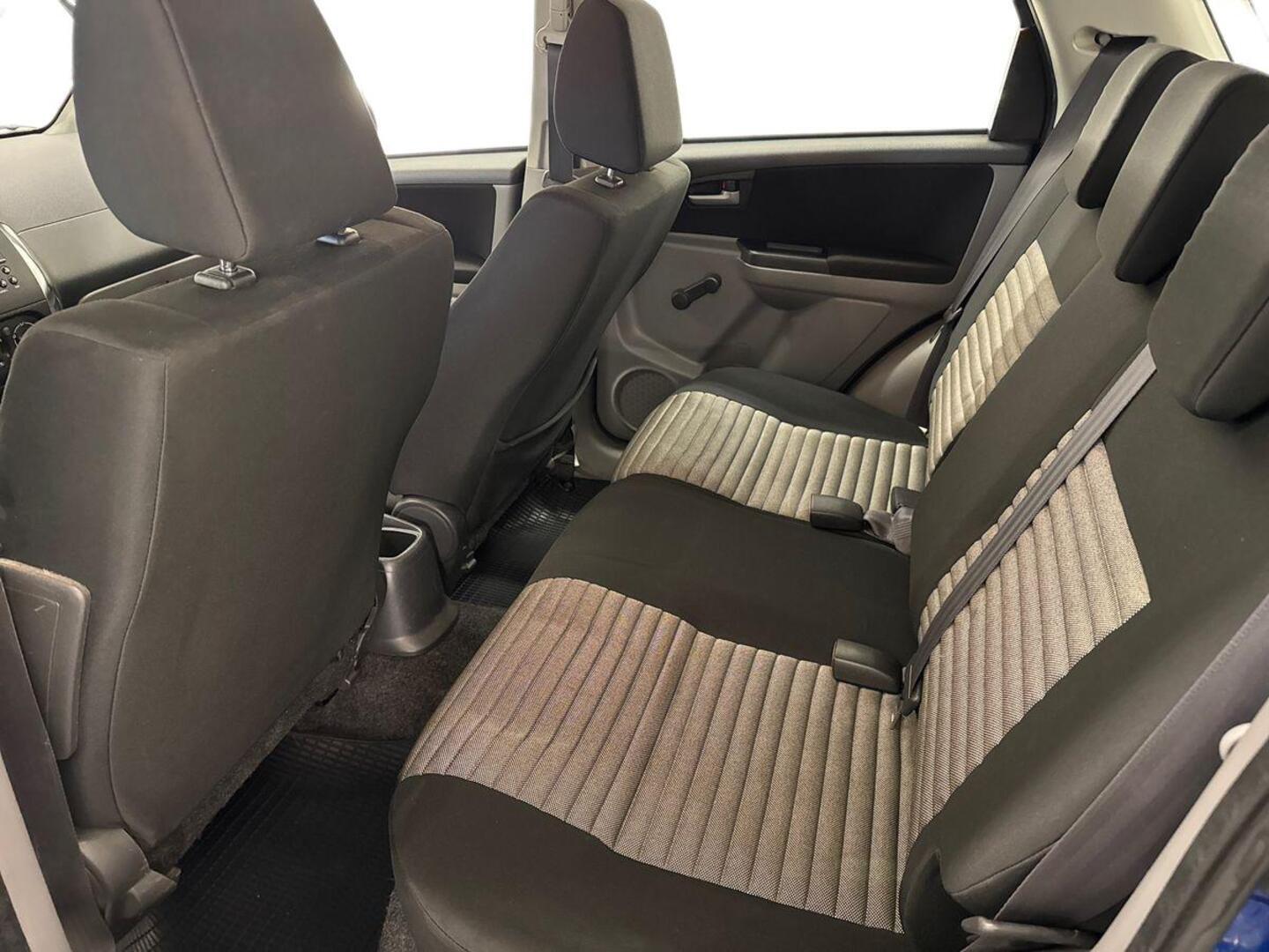 SUZUKI SX4 2011
